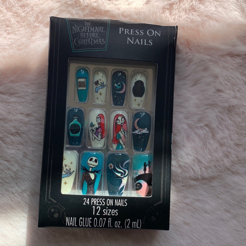 Nightmare Before Christmas press on nails.